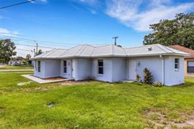 Building Photo - Beautiful 3/1 in the heart of Plant City