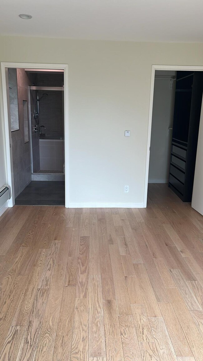 Building Photo - 445 Dellbrook Ave