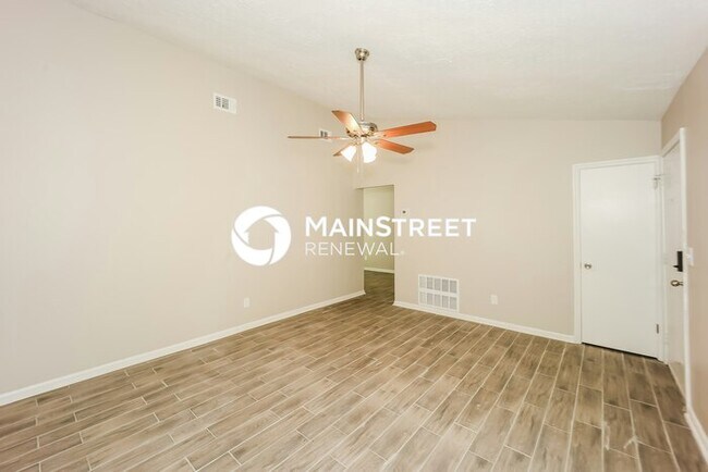 Building Photo - 3 Bedroom Pet-Friendly Home in Riverdale, GA with Main Street Renewal