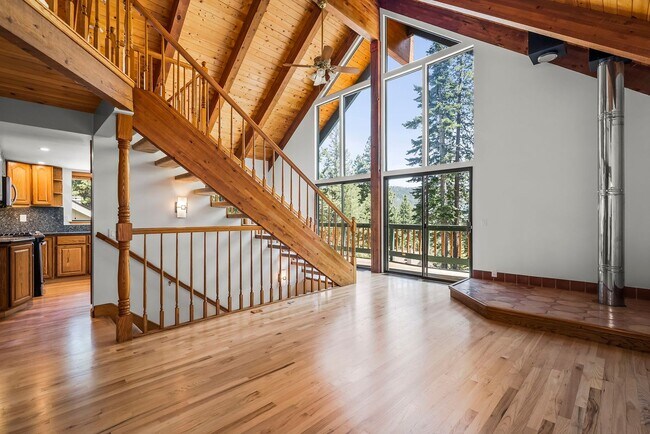 Building Photo - Mountain Style Home