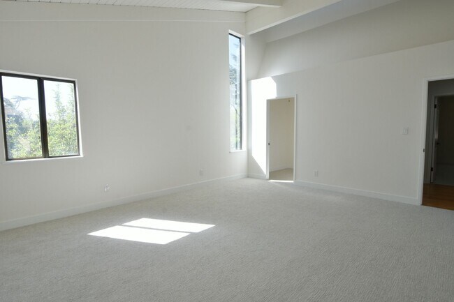 Building Photo - 5318 Fairway Dr