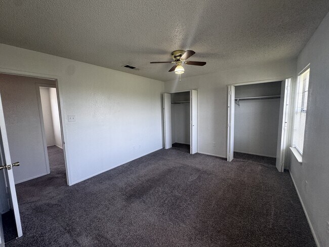 Building Photo - 1613 Bobby Lee Dr