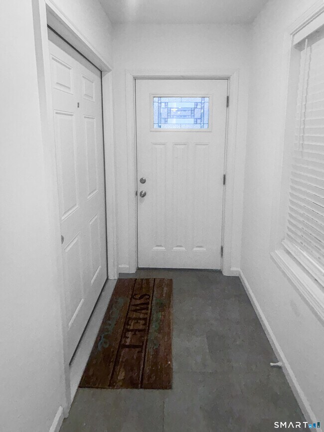 Building Photo - 1042 Iranistan Ave