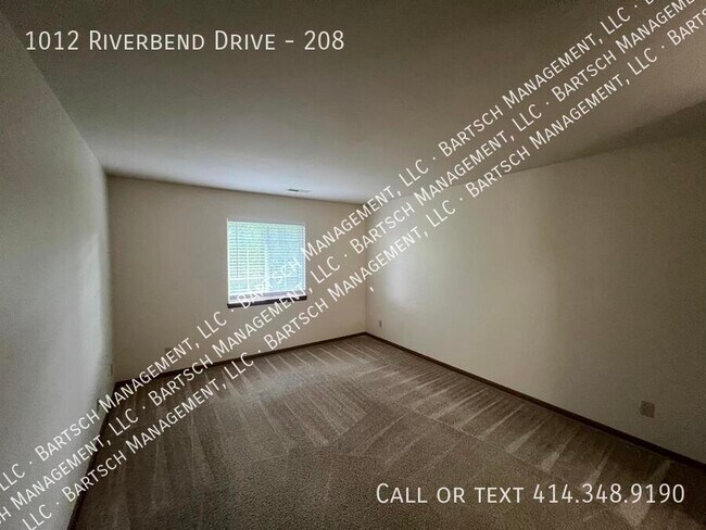 Building Photo - 1012 Riverbend Dr