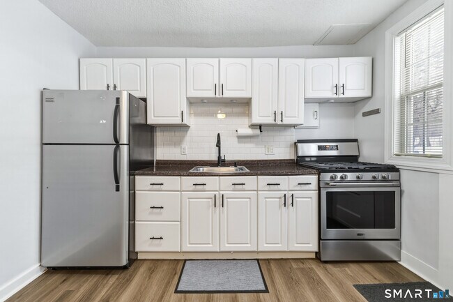 Building Photo - 28 Garden Dr