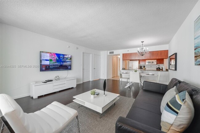 Building Photo - 1200 Brickell Bay Dr