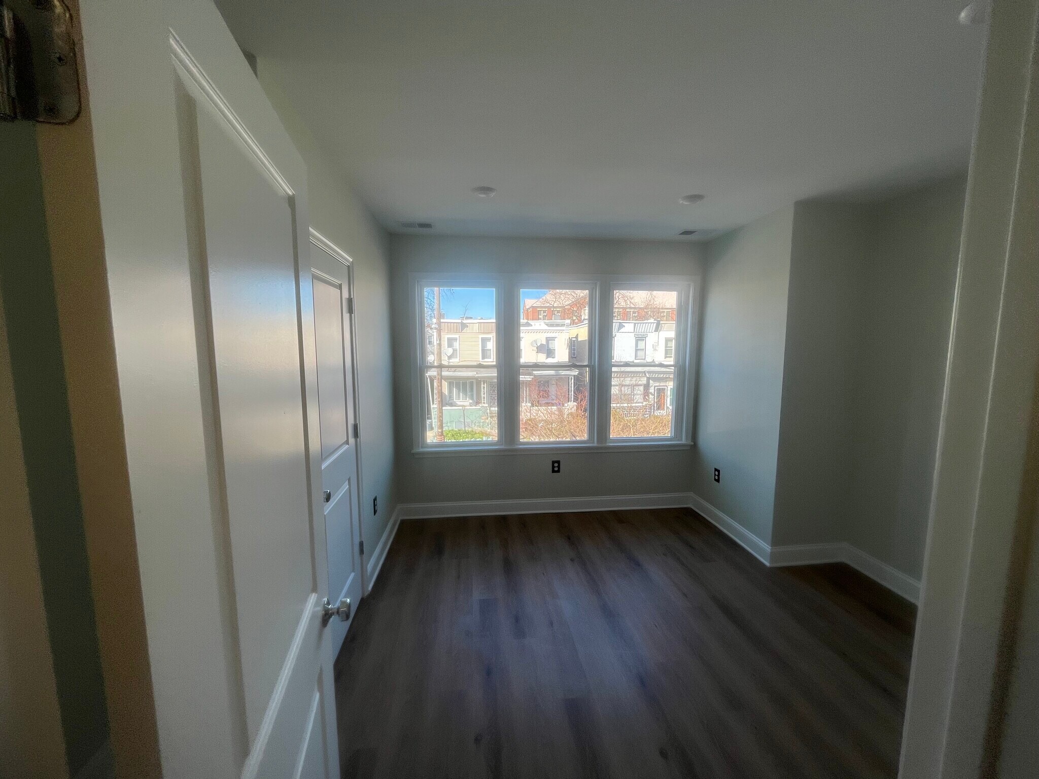 Building Photo - 6034 Walton Ave