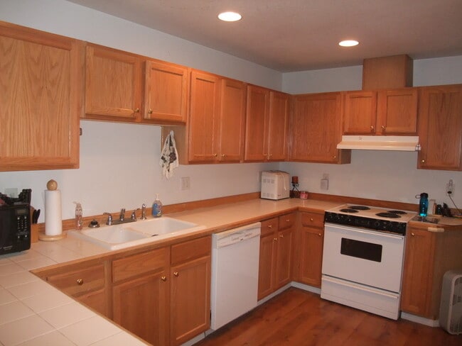 Building Photo - North Albany /  3 bed 2 Bath - Family Room...