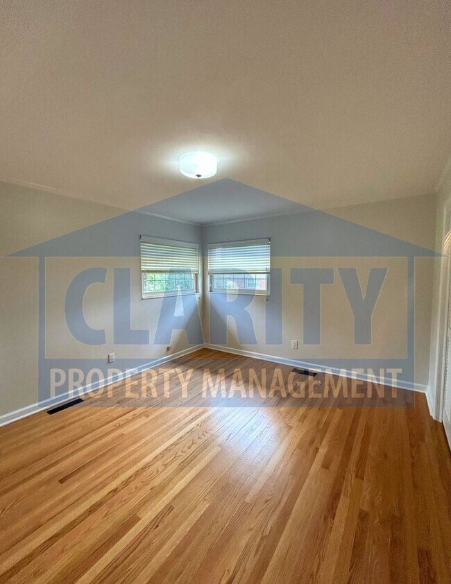 Building Photo - Charming 3-Bedroom Home in Central Cleveland