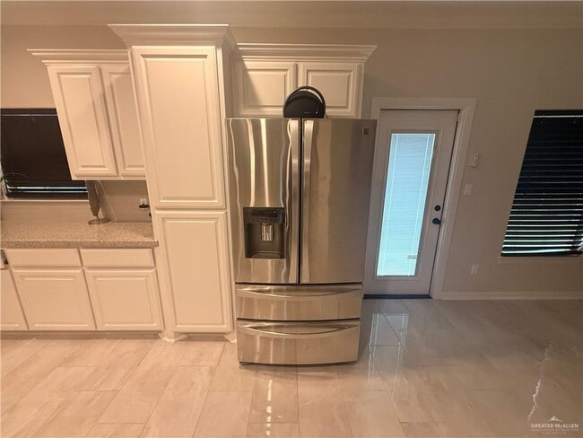 Building Photo - 18 Retama St