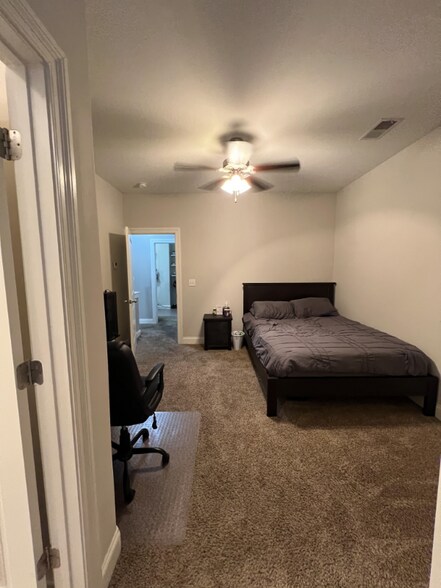 Building Photo - 412 Walker Cir