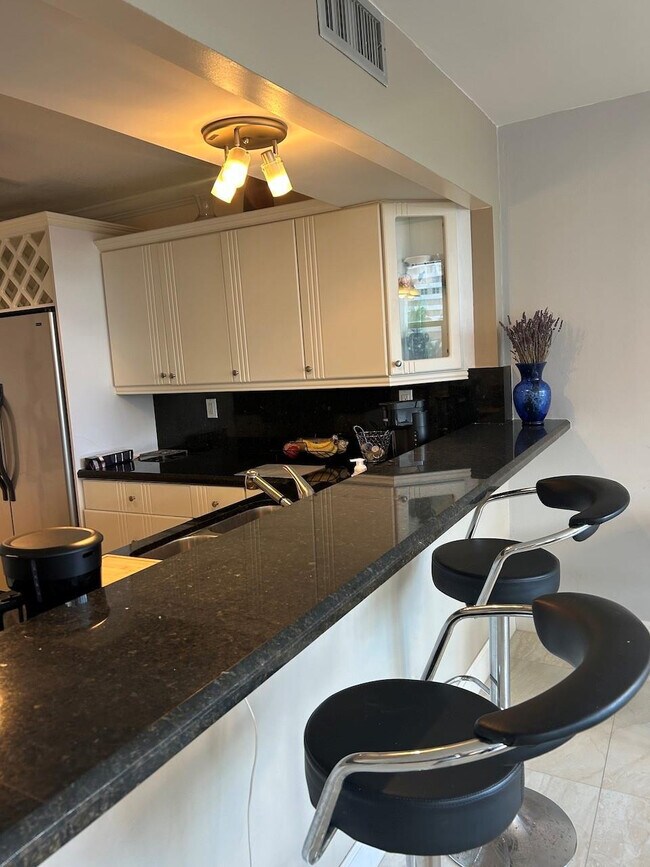 Building Photo - 2017 S Ocean Dr