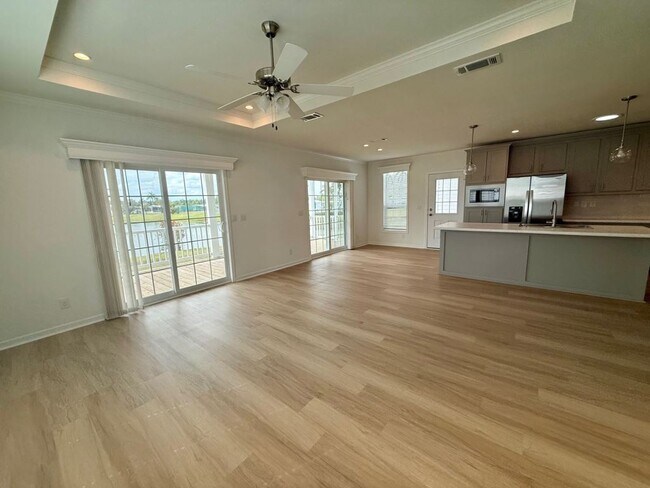 Building Photo - 7608 Lakeshore Dr