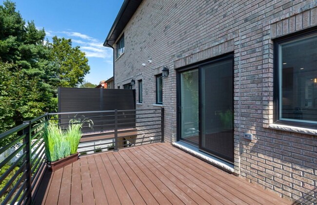 Building Photo - 1639 Maple St