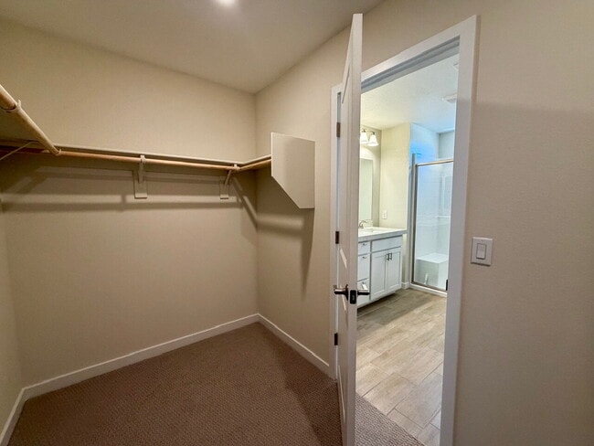 Building Photo - GORGEOUS 4 BED 3 BATH 2 CAR GARAGE SINGLE FAMILY HOME W/ LOFT, VAULTED ENTRYWAY, BACKYARD, AND BE...