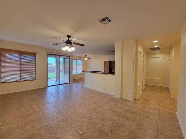 Building Photo - 3562 E Meadowview Dr