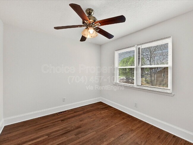 Building Photo - 8413 Red Setter Ln