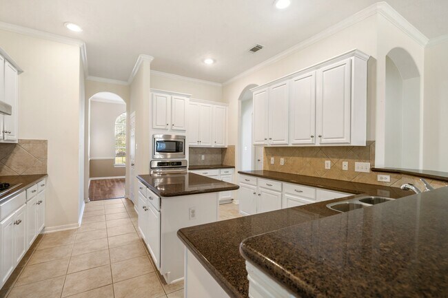 Building Photo - 24915 Pikecrest Dr