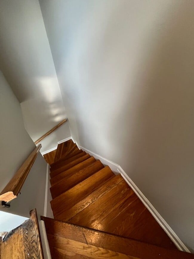 Building Photo - 1503 Roanoke Rd