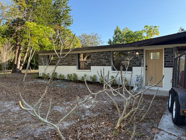 Building Photo - 3000 Karen Ave