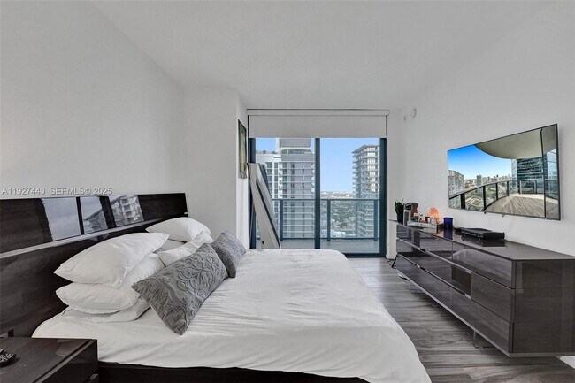 Building Photo - 801 S Miami Ave