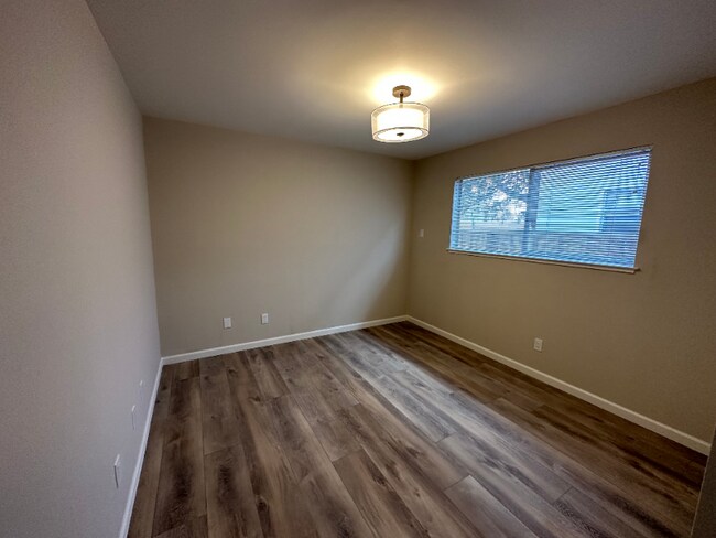 Building Photo - 1375 Columbia St