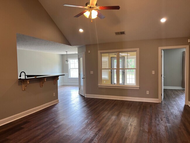 Building Photo - Beautiful Rental in Canterbury Farms in Gr...
