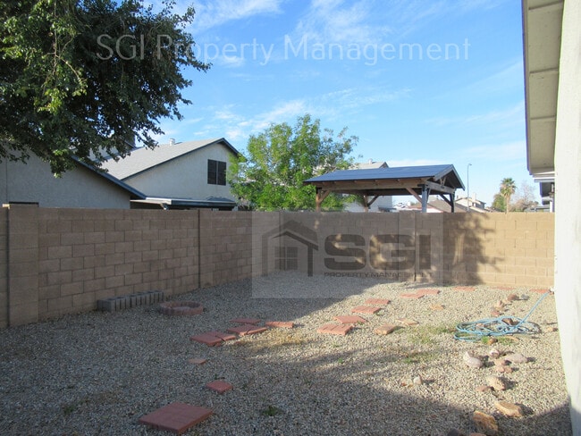 Building Photo - 8725 W Bluefield Ave