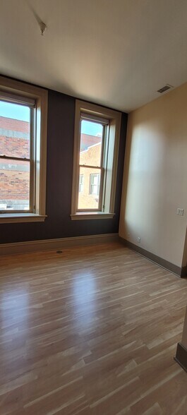 Window coverings - 537 W 2nd St