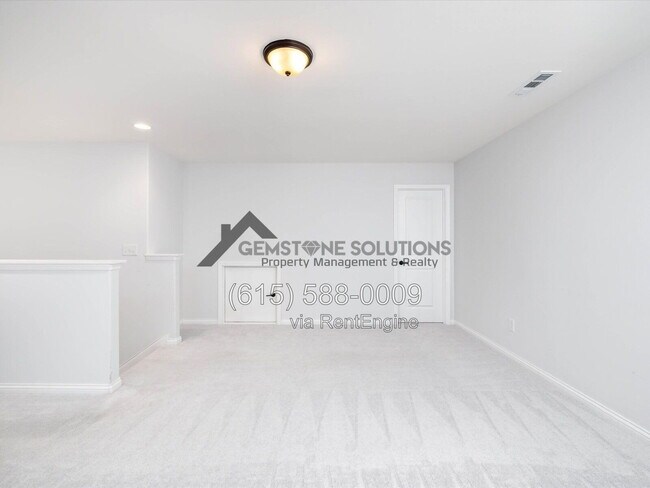 Building Photo - 631 Silva Ln