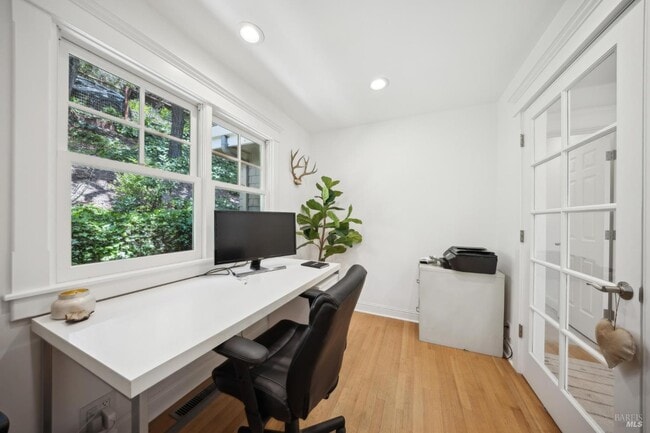 Building Photo - 137 Del Casa Dr