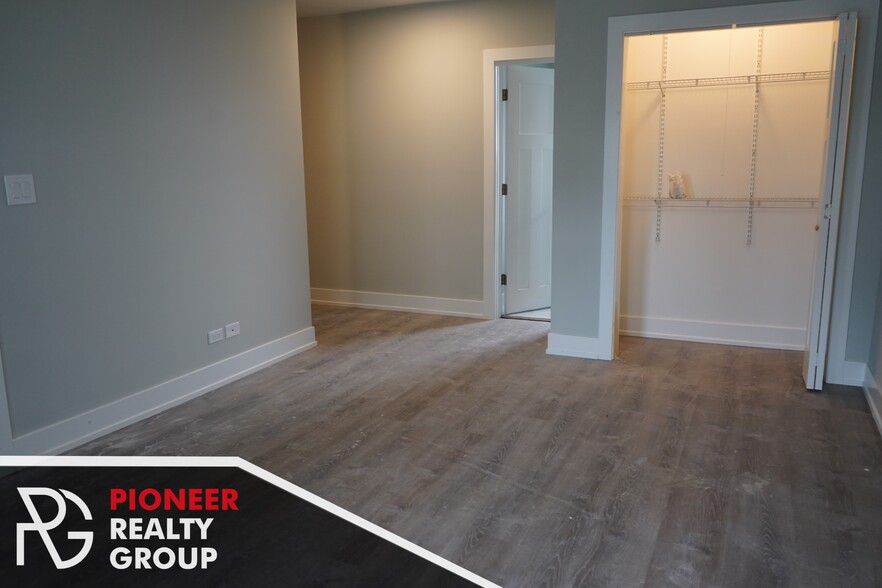 Building Photo - 503 W Belmont Ave