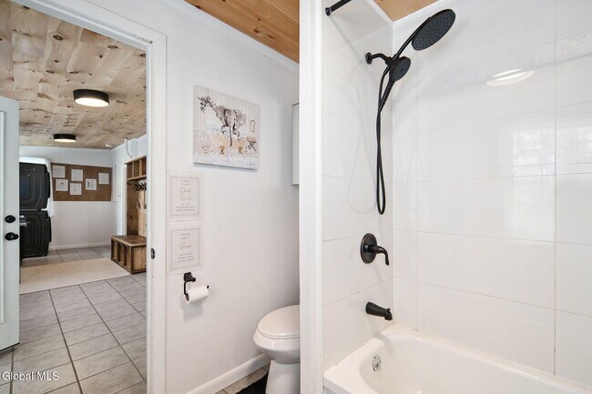 Building Photo - 1136 Enid Rd