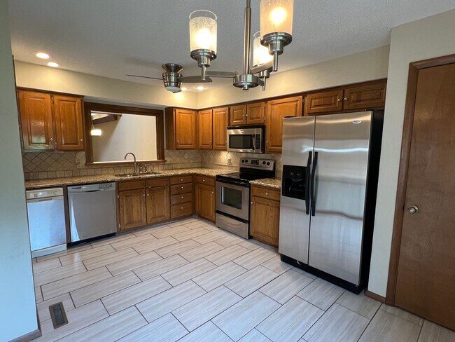 Building Photo - 3511 E Cinnamon Pl