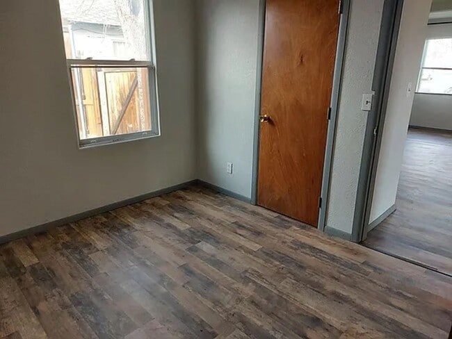 Building Photo - 2 bed 1 bath house with garage