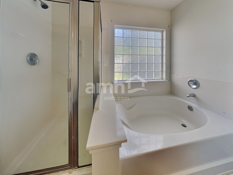 Building Photo - 4987 Harthill Ave