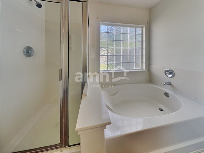 Building Photo - 4987 Harthill Ave