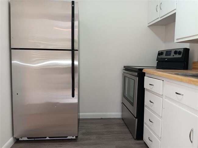 Building Photo - 4942 Oxford Ave N