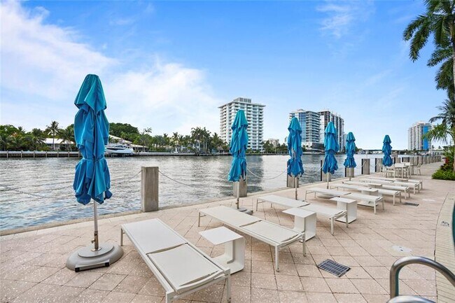 Building Photo - 715 Bayshore Dr