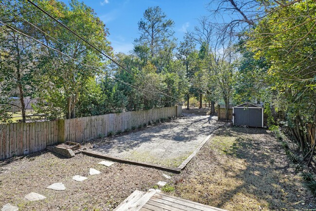 Building Photo - This charming cottage-style home has a lot...