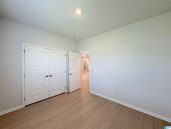 Building Photo - 305 Susan Lynn Dr
