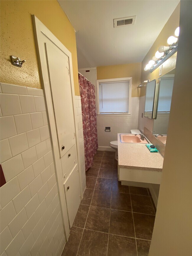 Building Photo - 2504 Pennington St