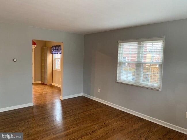Building Photo - 5 E Alexandria Ave