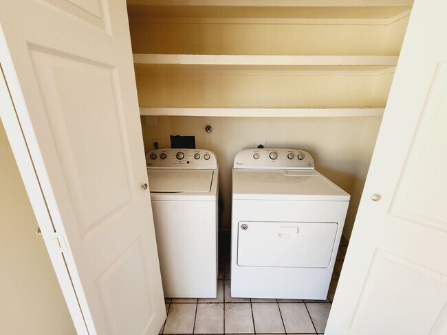 Building Photo - 3 Bedroom Close to Intel, Kyrene Schools!