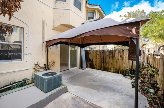 Building Photo - 1535 SE 26th St