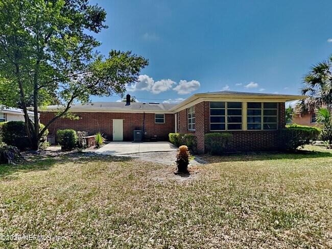 Building Photo - 1332 Arlingwood Ave