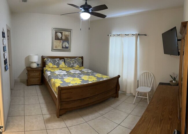 Building Photo - 118 E Campeche St