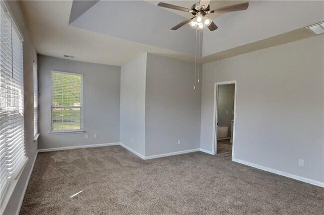 Building Photo - 1675 Huntcrest Park SW