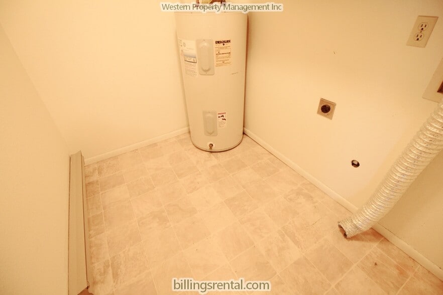 Laundry Room - 1542 Governors Blvd