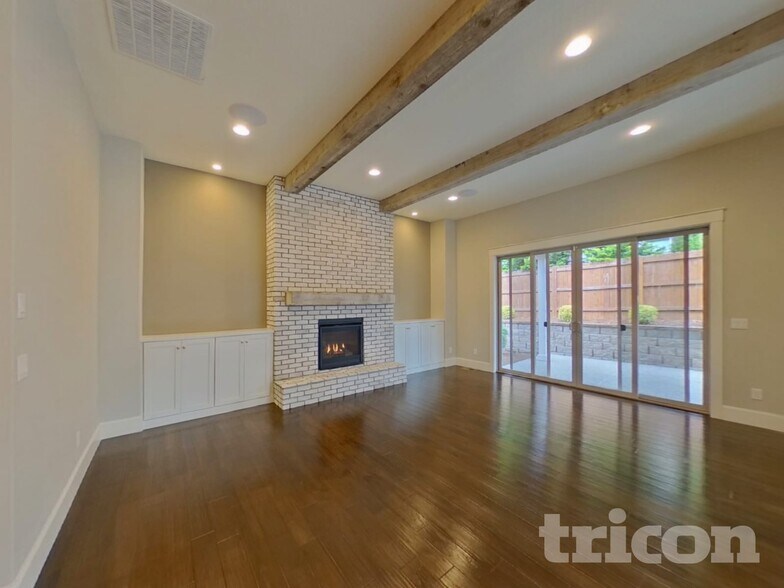 Building Photo - 2604 NE 175th St